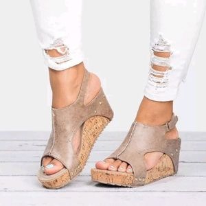 Women's wedge sandal in color khaki ❤